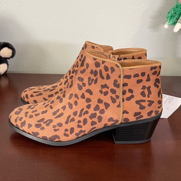 Leopard Style Zippered Ankle Boots | Low heel | Size 9 - Picture 3 of 14